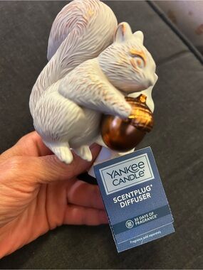 Yankee Candle White Squirrel ScentPlug with Bronze Accent